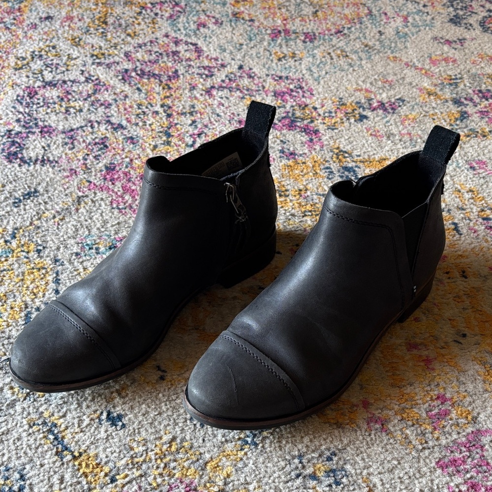 Tom’s women’s Black Ankle Boots size 8.5